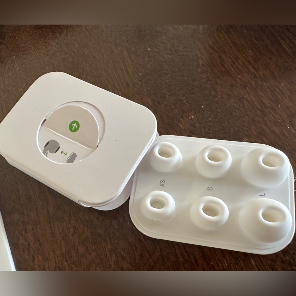 BOX & EAR TIPS ONLY Original Apple AirPods Pro 2nd Gen Box w/New Ear Tips
XS+S+L - Picture 10 of 12